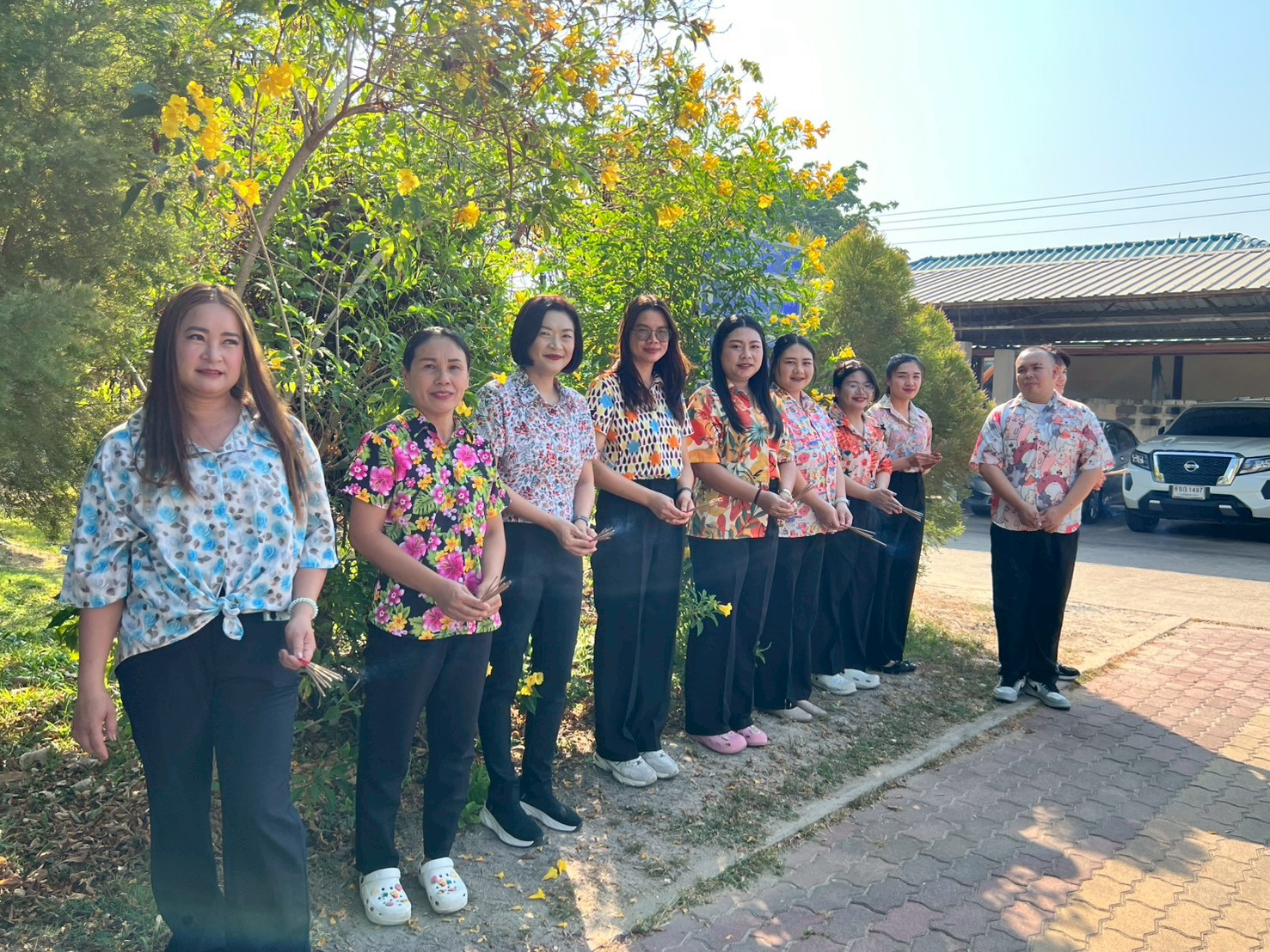 title - ส.ป.ก. ยโสธร จัดพิธีเจริญพระพุทธมนต์ทำบุญถวายภัตตาหารเพลแด่พระสงฆ์ พิธีสักการะศาลเจ้าที่และสิ่งศักดิ์สิทธิ์ประจำสำนักงาน เนื่องในเทศกาลวันขึ้นปีใหม่ไทย